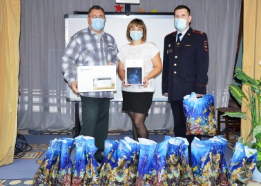 Сотрудники МВД навестили воспитанников подшефного Чистопольского детского дома Сотрудники МВД навестили воспитанников подшефного Чистопольского детского дома