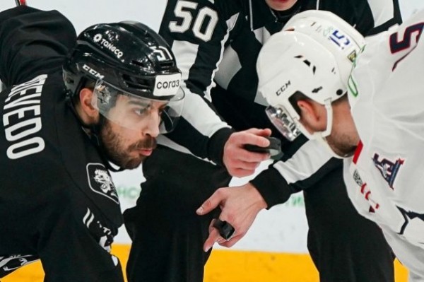 В нефтяном матче &laquo;Ак Барс&raquo; обыграл на своем льду &laquo;Нефтехимик&raquo;