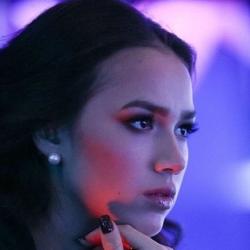 Алина Загитова устроила провокационную фотосессию на кухне