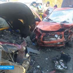 Достали из груды металла: 4 человека пострадали в жестком ДТП на трассе в Башкирии (ВИДЕО)