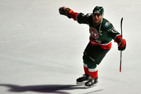 
              Рекорд Азеведо, юбилей Петрова и результативность Доуса. Факты матча с &laquo;Сибирью&raquo;            