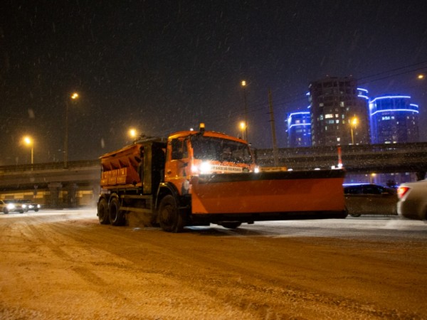 198 единиц спецтехники выйдет на уборку улиц Казани от снега этой ночью