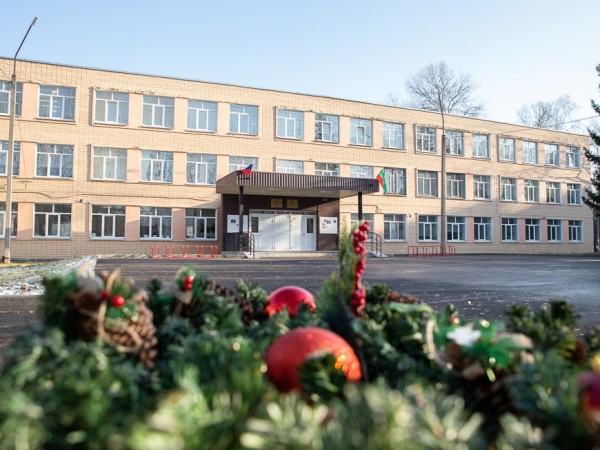 Ильсур Метшин посетил отремонтированную столовую в школе №87 Московского района