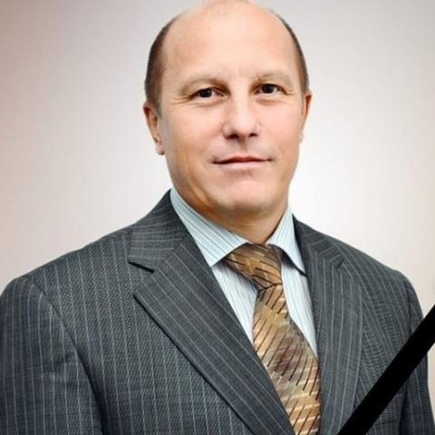 В Казани простились с директором школы №80, умершим в результате COVID-19