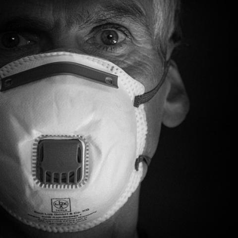 Мужчину убили за просьбу надеть маску в автобусе Мужчину убили за просьбу надеть маску в автобусе