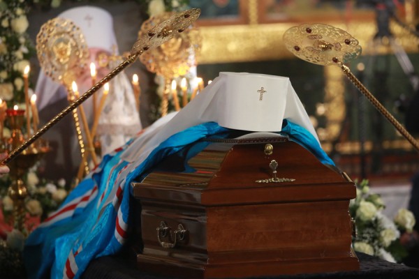 Митрополит Феофан обрел вечный покой в воссозданном им соборе