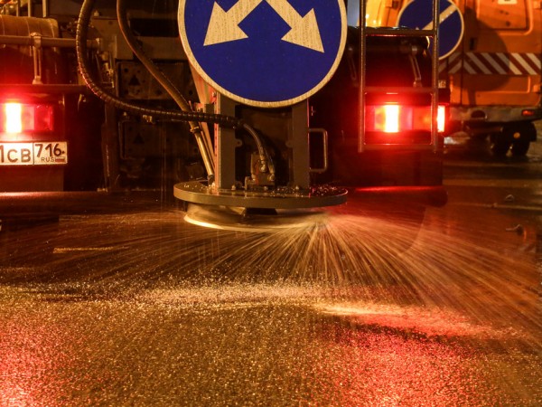 Более 200 единиц спецтехники будет привлечено для очистки улиц Казани от снега предстоящей ночью