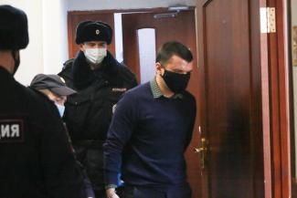 &laquo;Хотел получить с него денег&raquo;: в Казани судят бывшего полицейского, который пытался нажиться на наркоторговце