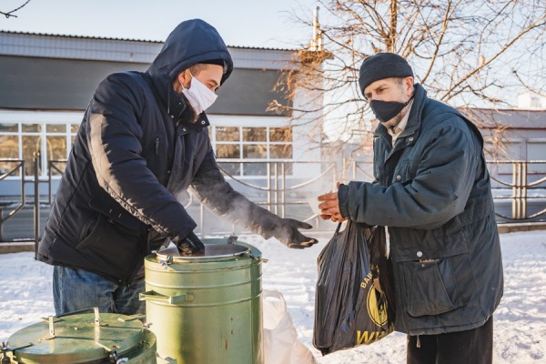 Благотворительный фонд &ldquo;Закят" ДУМ РТ возобновил обеспечение горячим питанием бездомных и нуждающихся (ФОТО)