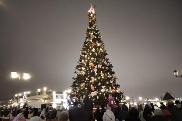 &laquo;Шаурма слезам не верит&raquo;: казанцы на новогодней Кремлевской набережной ностальгируют по СССР