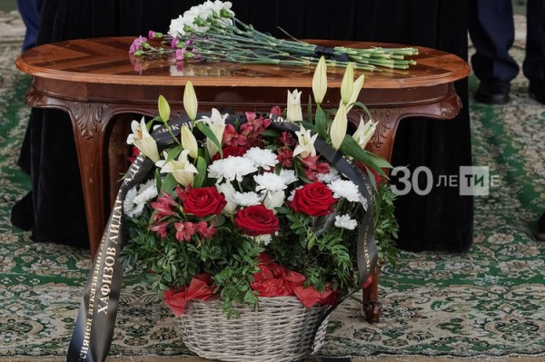 Последние аплодисменты: в Казани простились с актером Айдаром Хафизовым (ФОТО)