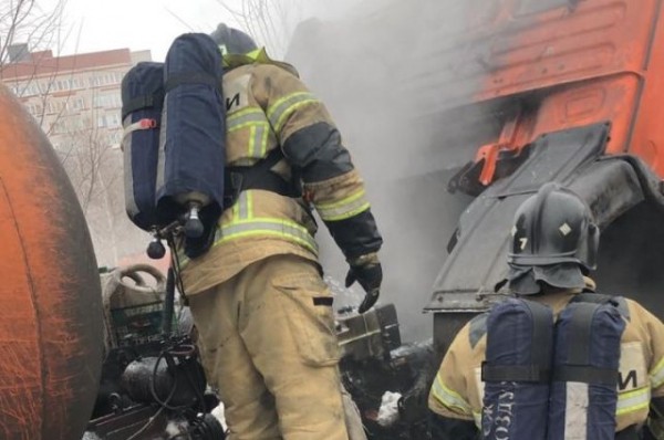 В Казани на дороге загорелся грузовик