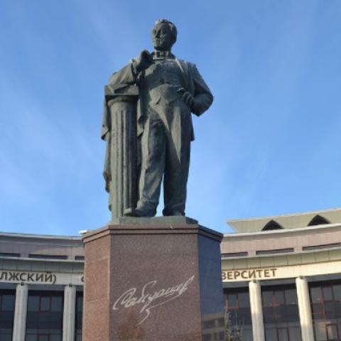 В день рождения Салиха Сайдашева прошло торжественное возложение цветов к памятнику композитора (ФОТО)