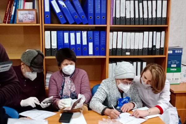 &laquo;Меня друзья отговаривали: &laquo;Ты дурак, что ли?&raquo;: в Казани вкололи вакцину от ковида первым подопытным