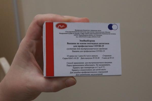 &laquo;Меня друзья отговаривали: &laquo;Ты дурак, что ли?&raquo;: в Казани вкололи вакцину от ковида первым подопытным