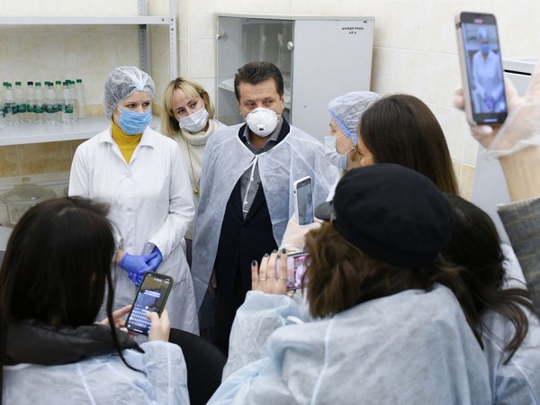 Ильсур Метшин показал блогерам комбинат, где готовят школьное питание