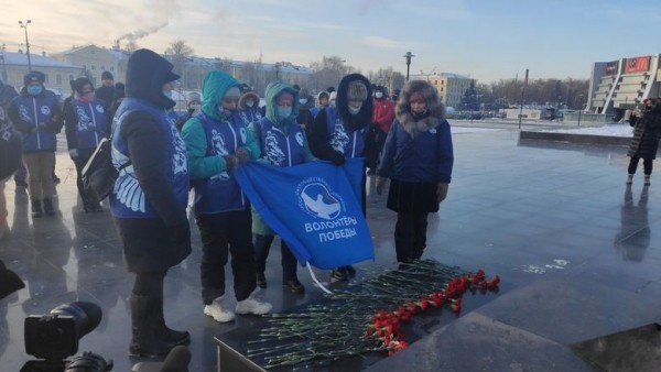 К Вечному огню в двух парках Казани возложили цветы в День неизвестного солдата