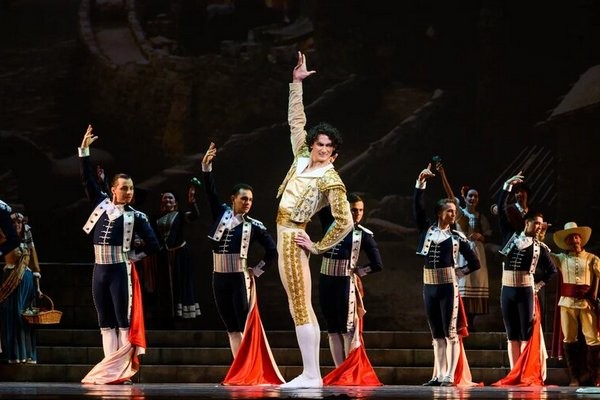 Супероднофамилец, Лебедь-царица и настоящие поцелуи: в Казани завершается Нуриевский праздник балета