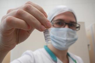 &laquo;Меня друзья отговаривали: &laquo;Ты дурак, что ли?&raquo;: в Казани вкололи вакцину от ковида первым подопытным