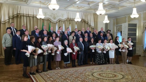 Минниханов вручил госнаграды России и Татарстана 46 выдающимся жителям Минниханов вручил госнаграды России и Татарстана 46 выдающимся жителям