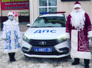 В Татарстане Дед Мороз отправился патрулировать улицы вместе с сотрудниками ГИБДД В Татарстане Дед Мороз отправился патрулировать улицы вместе с сотрудниками ГИБДД