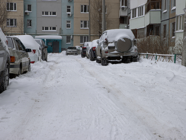 Ильсур Метшин проконтролировал уборку снега во дворах Ново-Савиновского района Ильсур Метшин проконтролировал уборку снега во дворах Ново-Савиновского района