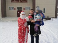 Полицейский Дед Мороз продолжает дарить волшебство юным бугульминцам Полицейский Дед Мороз продолжает дарить волшебство юным бугульминцам