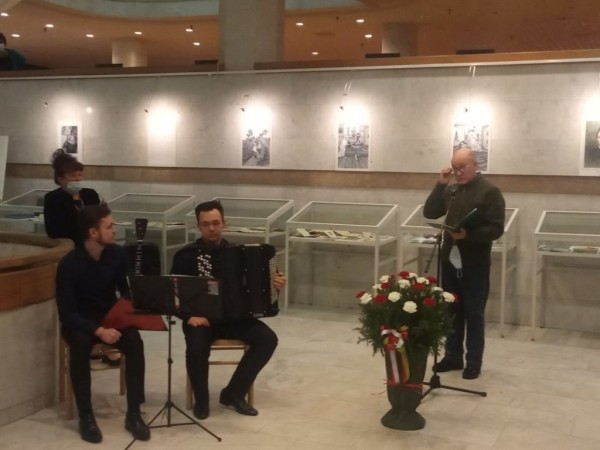 В Российской Национальной библиотеке состоялось мероприятие, посвященное 135-летию со дня рождения татарского поэта Габдуллы Тукая (ФОТО) В Российской Национальной библиотеке состоялось мероприятие, посвященное 135-летию со дня рождения татарского поэта Габдуллы Тукая (ФОТО)