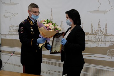 Владимир Колокольцев наградил сотрудницу медико-санитарной части МВД по Республике Татарстан Лилию Шайхуллину Владимир Колокольцев наградил сотрудницу медико-санитарной части МВД по Республике Татарстан Лилию Шайхуллину