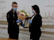 Владимир Колокольцев наградил сотрудницу медико-санитарной части МВД по Республике Татарстан Лилию Шайхуллину Владимир Колокольцев наградил сотрудницу медико-санитарной части МВД по Республике Татарстан Лилию Шайхуллину