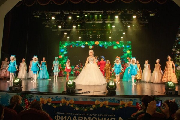В Татарской госфилармонии с успехом прошел спектакль "Новогоднее путешествие Красной Шапочки" (ФОТО)