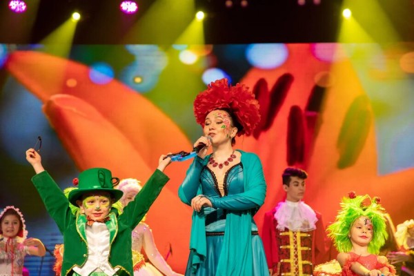 В Татарской госфилармонии с успехом прошел спектакль "Новогоднее путешествие Красной Шапочки" (ФОТО)