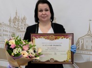 Владимир Колокольцев наградил сотрудницу медико-санитарной части МВД по Республике Татарстан Лилию Шайхуллину Владимир Колокольцев наградил сотрудницу медико-санитарной части МВД по Республике Татарстан Лилию Шайхуллину