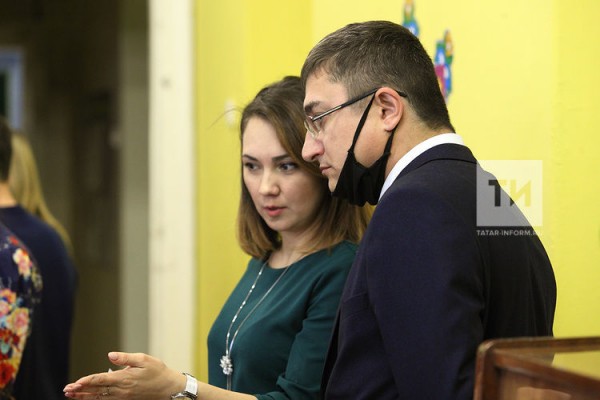 При поддержке Комиссии по вопросам сохранения и развития татарского языка детским садам вручили национальные игрушки (ФОТО)