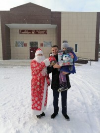 Полицейский Дед Мороз продолжает дарить волшебство юным бугульминцам Полицейский Дед Мороз продолжает дарить волшебство юным бугульминцам