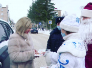 В Татарстане Дед Мороз отправился патрулировать улицы вместе с сотрудниками ГИБДД В Татарстане Дед Мороз отправился патрулировать улицы вместе с сотрудниками ГИБДД