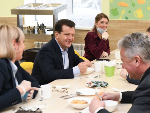 И.Метшин о школьном питании: &laquo;Важно, что это стандарт, а не то, что подготовлено к приходу мэра и телевидения&raquo;