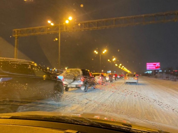 Казанские спасатели в непогоду оказали помощь юным хоккеистам из Нижнего Новгорода