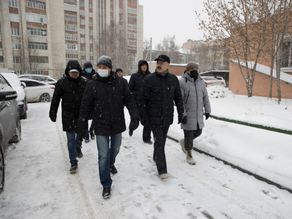 В Казани в период новогодних праздников продолжается активная уборка снега и вывоз мусора