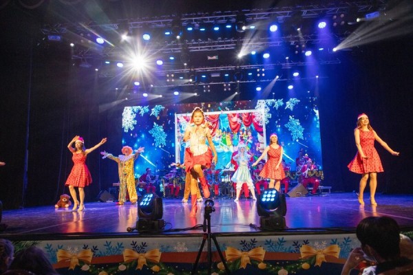 В Татарской госфилармонии с успехом прошел спектакль "Новогоднее путешествие Красной Шапочки" (ФОТО)