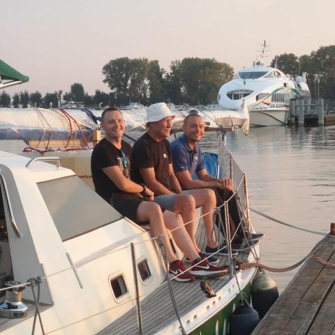 Совершавших кругосветку казанцев задержали власти островного государства Вануату