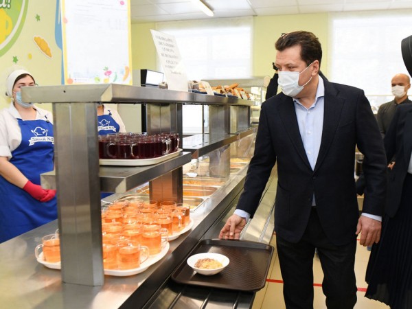 И.Метшин о школьном питании: &laquo;Важно, что это стандарт, а не то, что подготовлено к приходу мэра и телевидения&raquo;