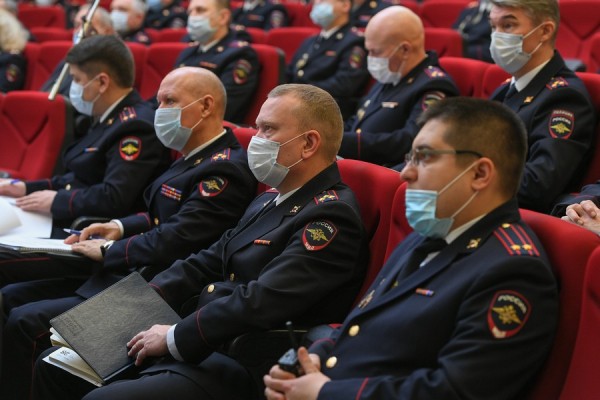 Главный полицейский Татарстана посоветовал не высовываться группировкам и ворам в законе Главный полицейский Татарстана посоветовал не высовываться группировкам и ворам в законе