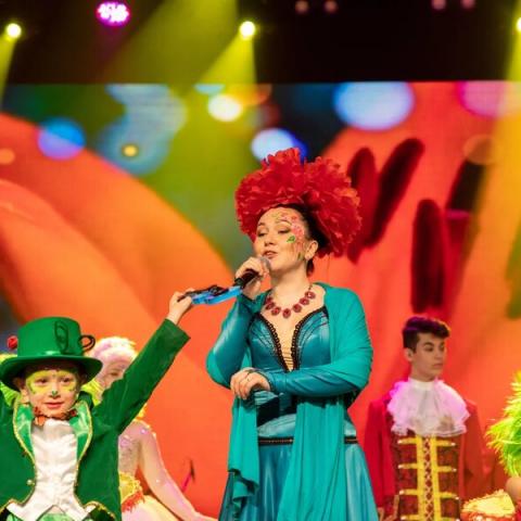 В Татарской госфилармонии с успехом прошел спектакль "Новогоднее путешествие Красной Шапочки" (ФОТО)