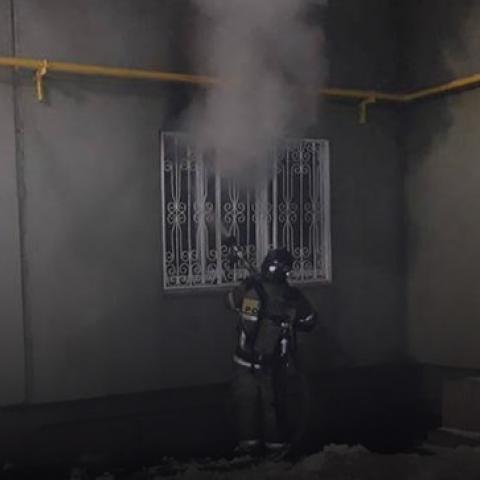 В новогоднюю ночь в Нижнекамске из-за пожара в квартире пришлось эвакуировать людей (ФОТО)