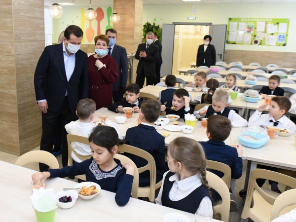 И.Метшин о школьном питании: &laquo;Важно, что это стандарт, а не то, что подготовлено к приходу мэра и телевидения&raquo;