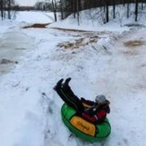 В Челнах 3-летняя девочка получила смертельные травмы, катаясь на тюбинге