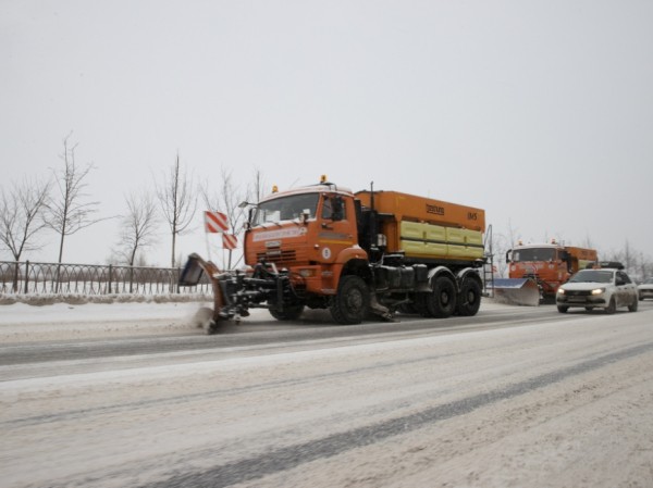 Днем на уборку улиц Казани от снега выйдут 287 дорожных рабочих и 258 единиц спецтехники