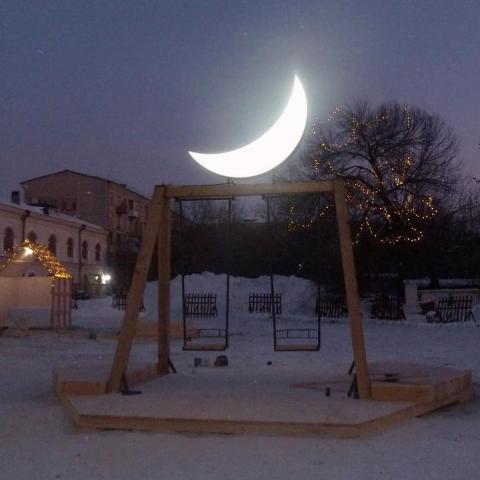 10 января последний день работы арт-объекта &laquo;Лунные качели&raquo;