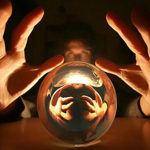 Челнинка подержала деньги над стаканом с яйцом и отправила их мошенникам